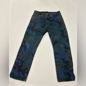 CAMOUFLAGE LEVIS STRAUSS & CO MENS JEANS (size 34-32) nearly brand new